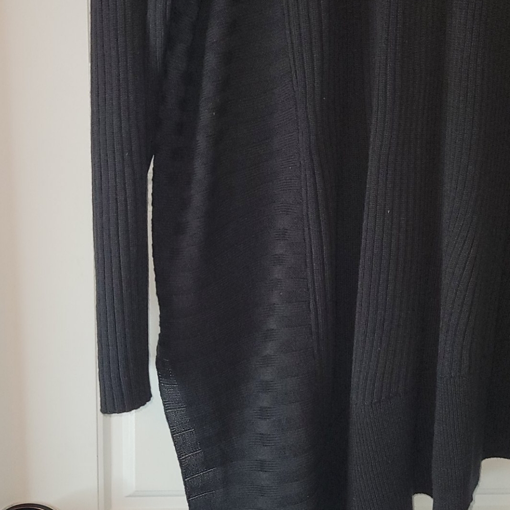Tops - Picture 2 of 3